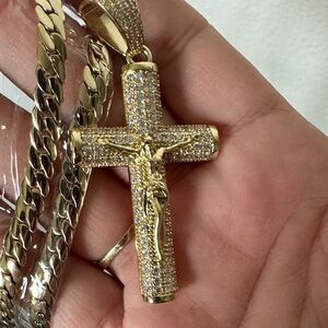 Gold-Plated Cuban Chain Necklace with Pave Cross Pendant - unisex Jewelry